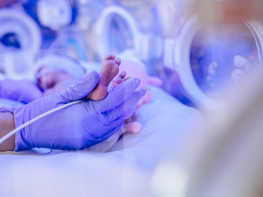 Improving Prediction of Survival for Extremely Premature Infants Born at 23 to 29 Weeks Gestational Age in the Neonatal Intensive Care Unit: Development and Evaluation of Machine Learning Models