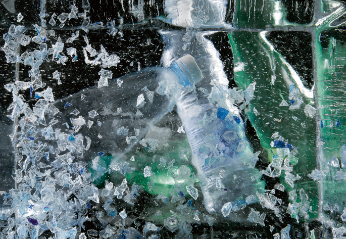 Icy reactors break down microplastics