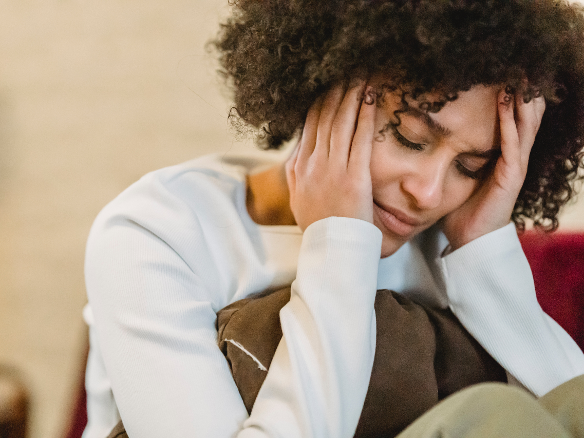 Trends in Language Use During the COVID-19 Pandemic and Relationship Between Language Use and Mental Health: Text Analysis Based on Free Responses From a Longitudinal Study