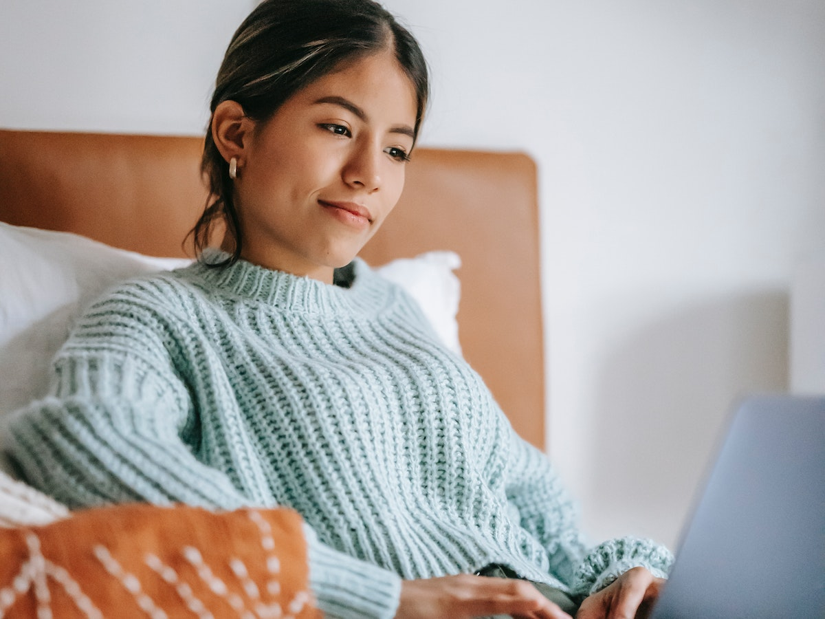 A Comparison of Women’s and Men’s Web-Based Information-Seeking Behaviors About Gender-Related Health Information: Web-Based Survey Study of a Stratified German Sample