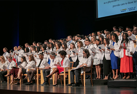 New School of Medicine students welcomed during induction ceremony