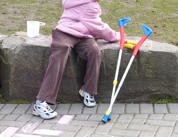 Social relationships buffer the effects of negative childhood experiences on frailty